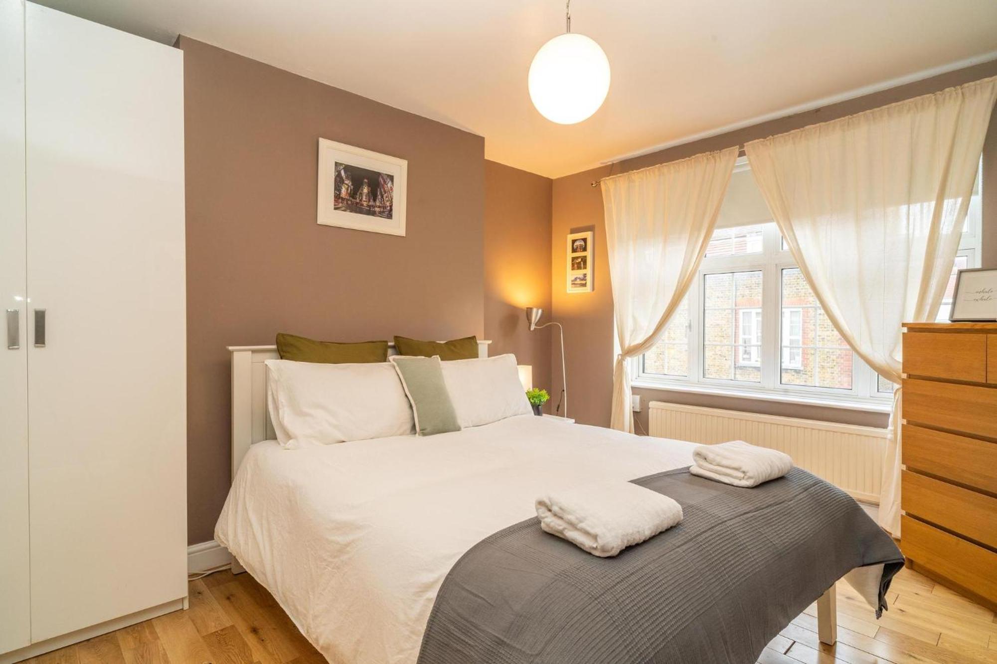 Location! 2 Bed/2Bath - Pro Host Apartment London Exterior photo
