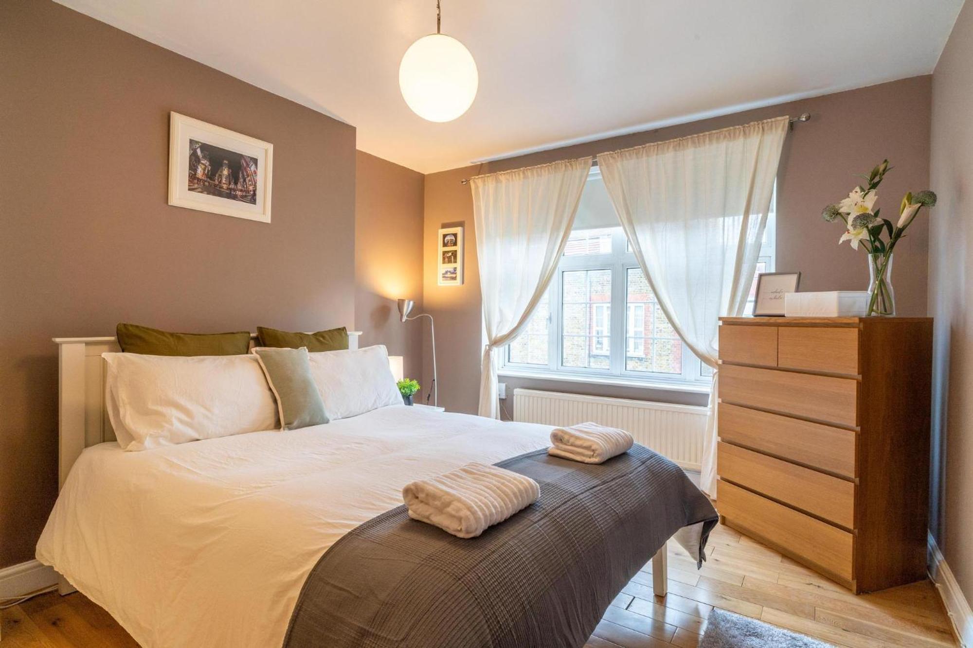 Location! 2 Bed/2Bath - Pro Host Apartment London Exterior photo